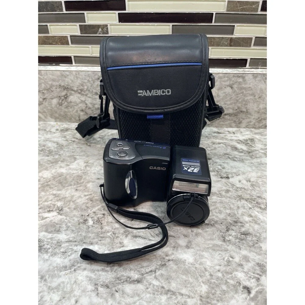 CASIO QV-2900UX Compact Digital Camera 8x Optical 32x Digital Zoom With Bag